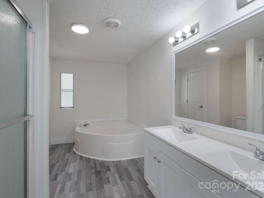 574 Pamela Road, York, SC 29745.  MLS# CAR4240157, YatesRealty ID 4577. Main bath #1