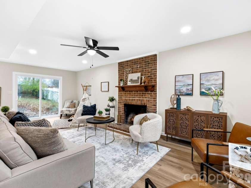 8201 Meadowdale Lane, Charlotte, NC 28227.  MLS# CAR4345620, YatesRealty ID 4577. 