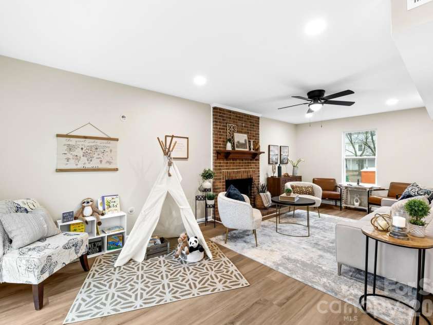8201 Meadowdale Lane, Charlotte, NC 28227.  MLS# CAR4345620, YatesRealty ID 4577. 