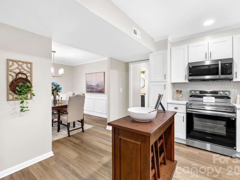 8201 Meadowdale Lane, Charlotte, NC 28227.  MLS# CAR4345620, YatesRealty ID 4577. 
