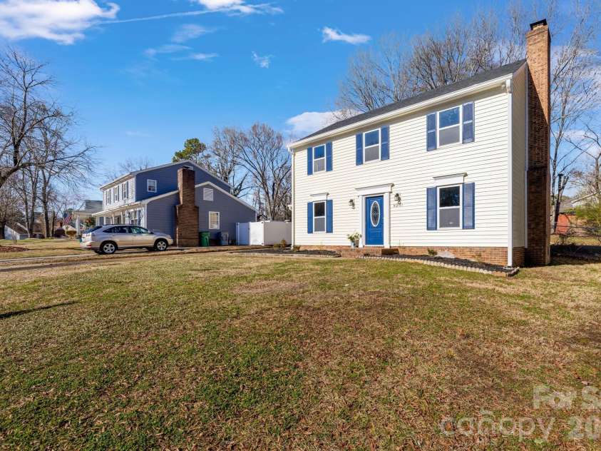8201 Meadowdale Lane, Charlotte, NC 28227.  MLS# CAR4345620, YatesRealty ID 4577. 