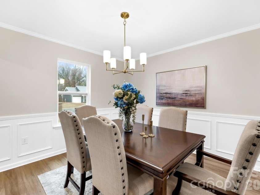 8201 Meadowdale Lane, Charlotte, NC 28227.  MLS# CAR4345620, YatesRealty ID 4577. Formal Dinning 