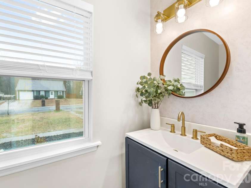 8201 Meadowdale Lane, Charlotte, NC 28227.  MLS# CAR4345620, YatesRealty ID 4577. Half bath 