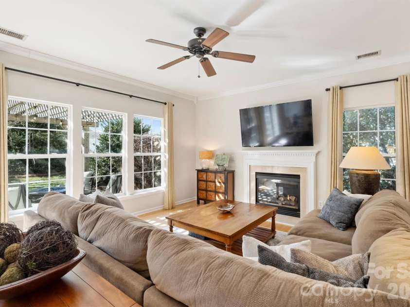 9528 Autumn Applause Drive, Charlotte, NC 28277.  MLS# CAR4340499, YatesRealty ID 4577. 