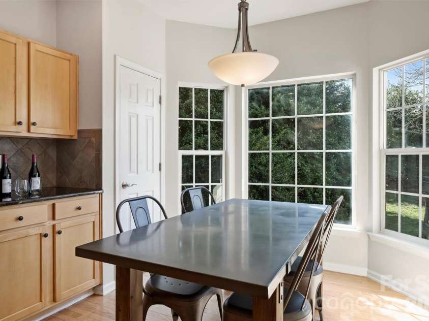 9528 Autumn Applause Drive, Charlotte, NC 28277.  MLS# CAR4340499, YatesRealty ID 4577. Breakfast area