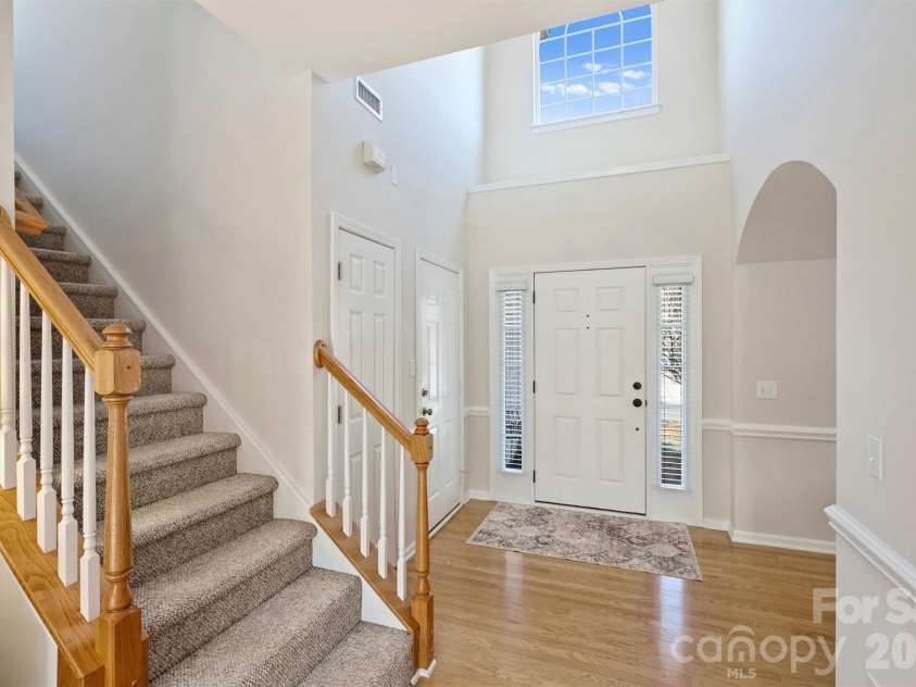 9528 Autumn Applause Drive, Charlotte, NC 28277.  MLS# CAR4340499, YatesRealty ID 4577. Foyer