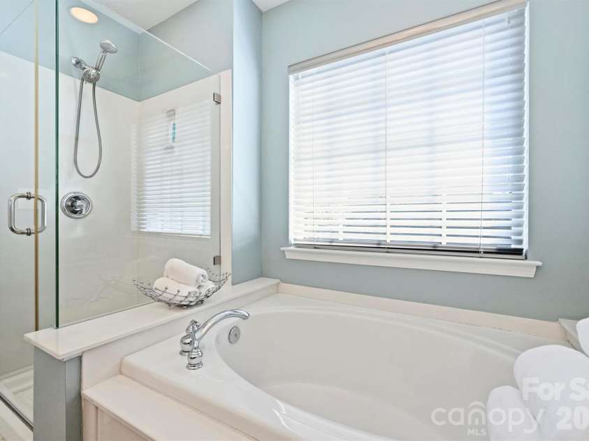 9528 Autumn Applause Drive, Charlotte, NC 28277.  MLS# CAR4340499, YatesRealty ID 4577. Frameless shower and spa tub