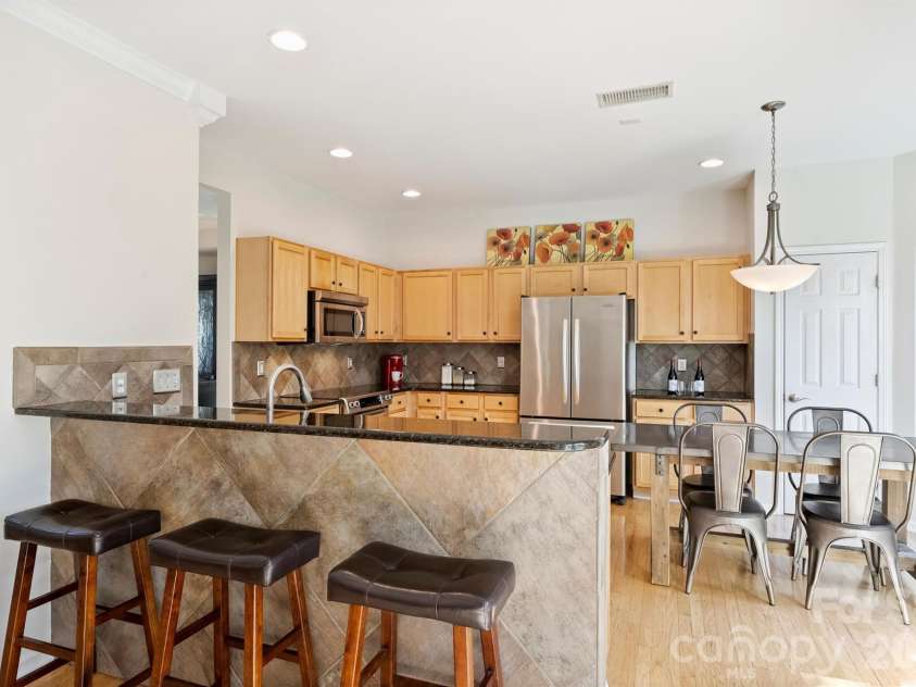 9528 Autumn Applause Drive, Charlotte, NC 28277.  MLS# CAR4340499, YatesRealty ID 4577. Kitchen