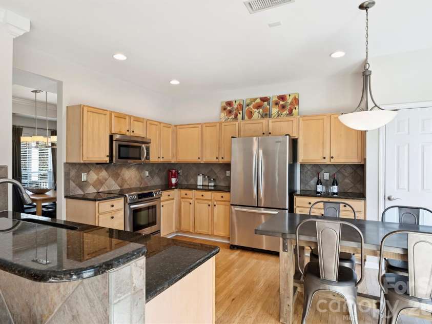 9528 Autumn Applause Drive, Charlotte, NC 28277.  MLS# CAR4340499, YatesRealty ID 4577. Kitchen