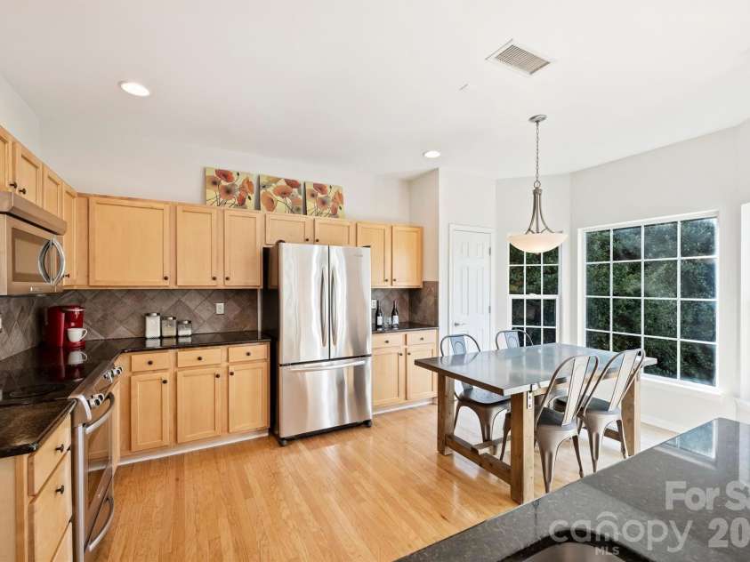 9528 Autumn Applause Drive, Charlotte, NC 28277.  MLS# CAR4340499, YatesRealty ID 4577. Kitchen
