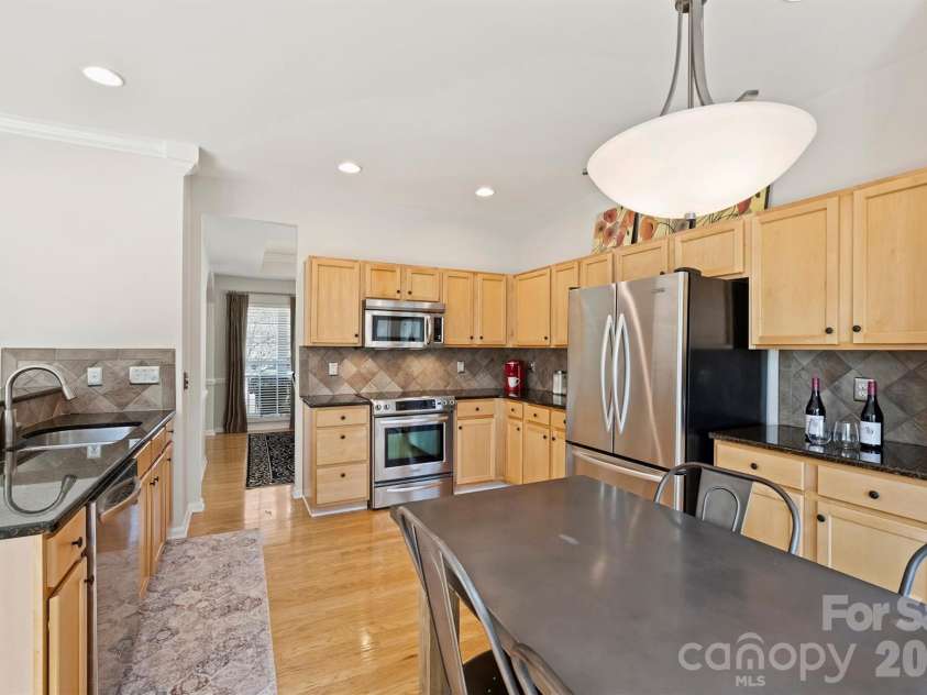 9528 Autumn Applause Drive, Charlotte, NC 28277.  MLS# CAR4340499, YatesRealty ID 4577. Kitchen