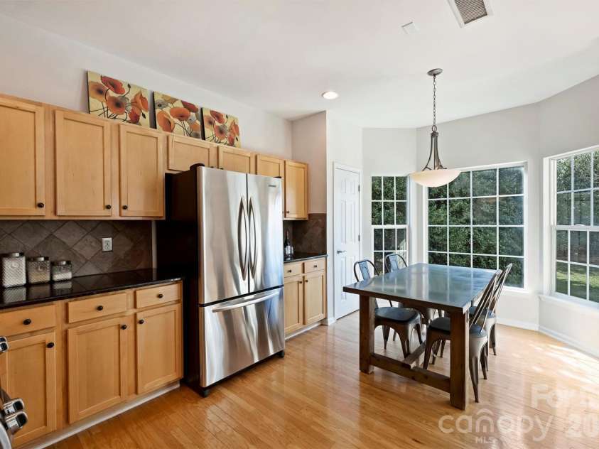 9528 Autumn Applause Drive, Charlotte, NC 28277.  MLS# CAR4340499, YatesRealty ID 4577. Kitchen