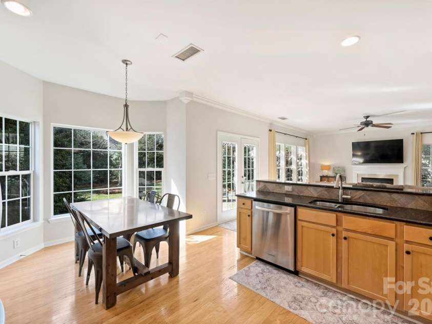 9528 Autumn Applause Drive, Charlotte, NC 28277.  MLS# CAR4340499, YatesRealty ID 4577. Kitchen