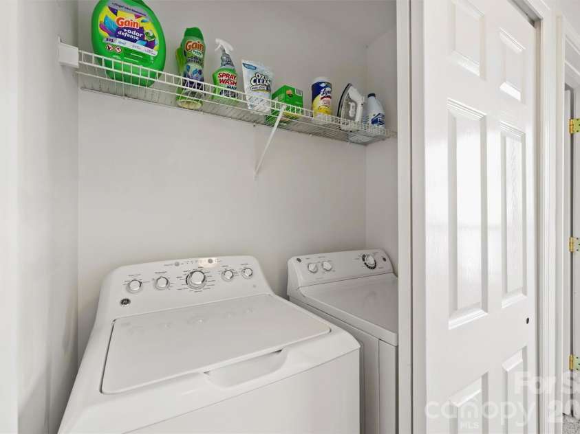 9528 Autumn Applause Drive, Charlotte, NC 28277.  MLS# CAR4340499, YatesRealty ID 4577. Laundry