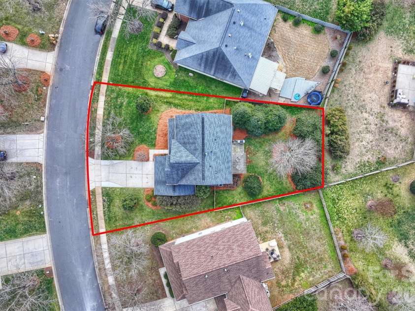 9528 Autumn Applause Drive, Charlotte, NC 28277.  MLS# CAR4340499, YatesRealty ID 4577. Lot lines