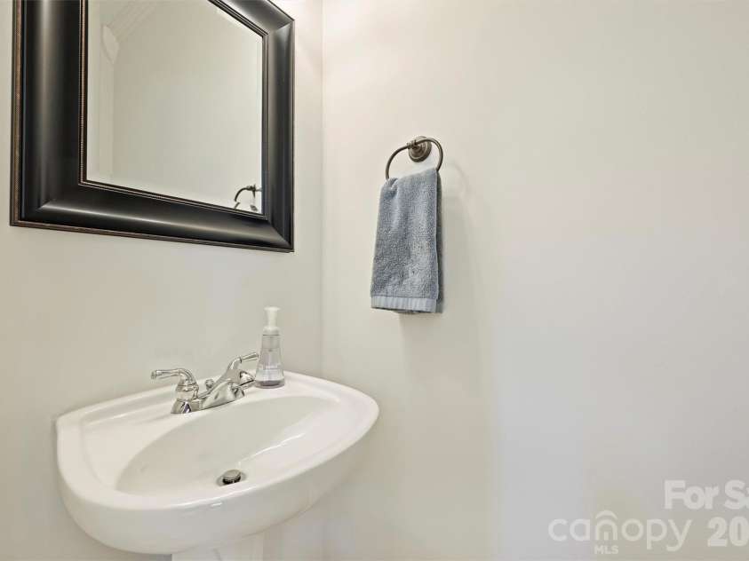 9528 Autumn Applause Drive, Charlotte, NC 28277.  MLS# CAR4340499, YatesRealty ID 4577. Powder room