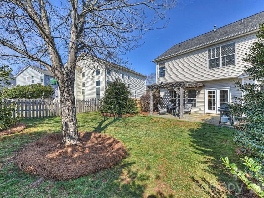 9528 Autumn Applause Drive, Charlotte, NC 28277.  MLS# CAR4340499, YatesRealty ID 4577. Rear yard
