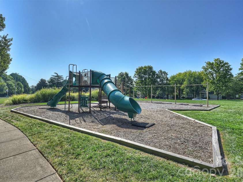 9528 Autumn Applause Drive, Charlotte, NC 28277.  MLS# CAR4340499, YatesRealty ID 4577. Recreation area