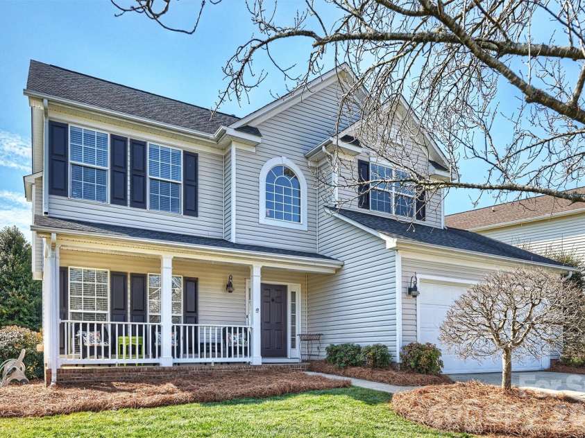 9528 Autumn Applause Drive, Charlotte, NC 28277.  MLS# CAR4340499, YatesRealty ID 4577. Welcome to Blakeney Heath!