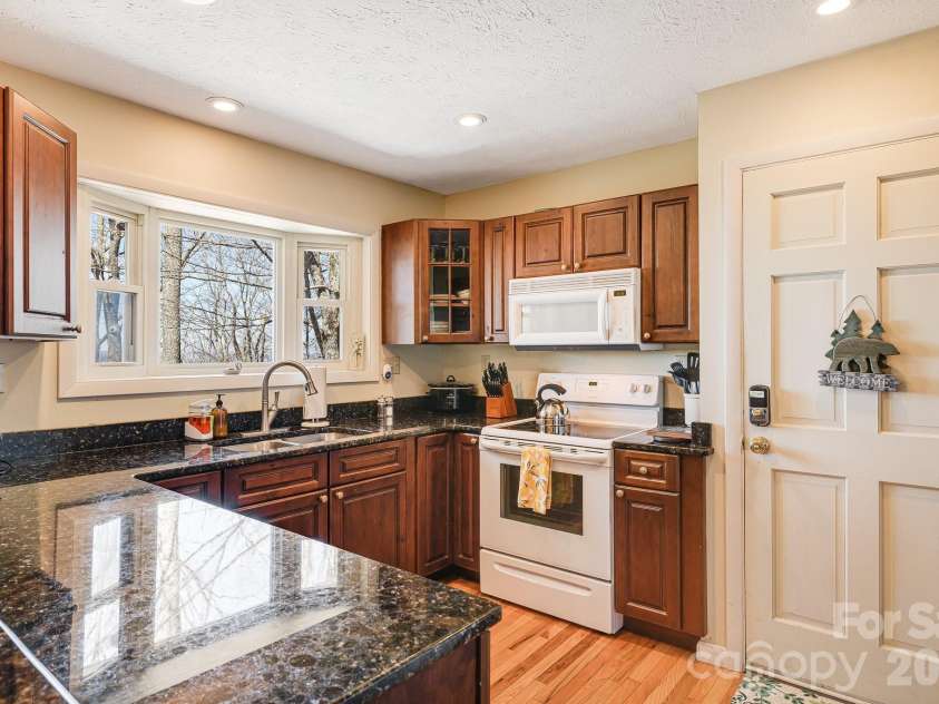 170 Lucas Lane, Mars Hill, NC 28754.  MLS# CAR4416538, YatesRealty ID 45770. 