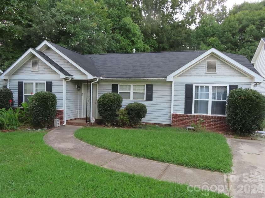1940 Bromwich Road, Charlotte, NC 28208.  MLS# CAR4416914, YatesRealty ID 45773. 