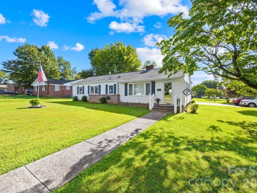 1000 Radio Road, Statesville, NC 28677.  MLS# CAR4408065, YatesRealty ID 45777. 