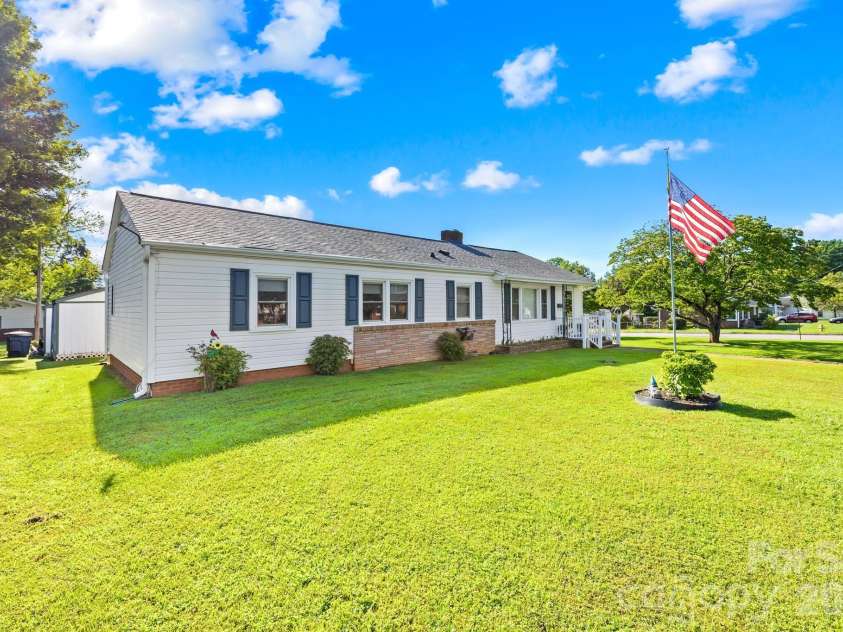 1000 Radio Road, Statesville, NC 28677.  MLS# CAR4408065, YatesRealty ID 45777. 