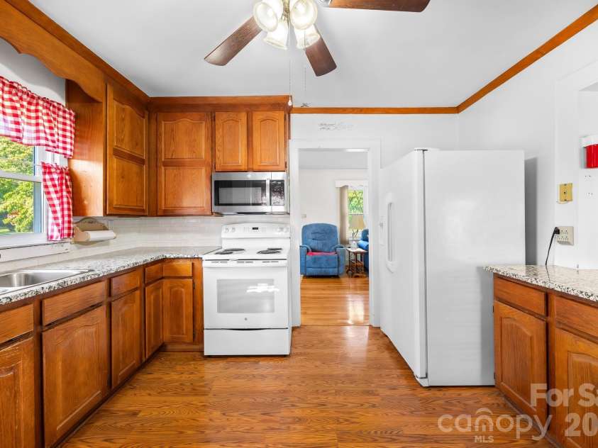 1000 Radio Road, Statesville, NC 28677.  MLS# CAR4408065, YatesRealty ID 45777. 