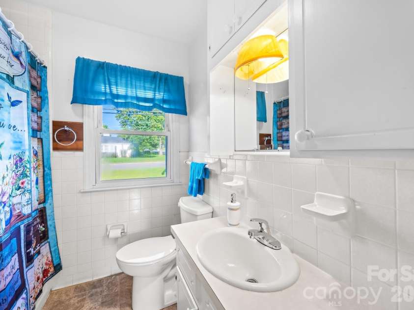 1000 Radio Road, Statesville, NC 28677.  MLS# CAR4408065, YatesRealty ID 45777. 