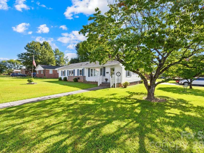 1000 Radio Road, Statesville, NC 28677.  MLS# CAR4408065, YatesRealty ID 45777. 