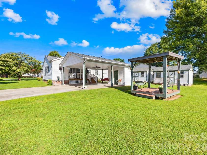 1000 Radio Road, Statesville, NC 28677.  MLS# CAR4408065, YatesRealty ID 45777. 
