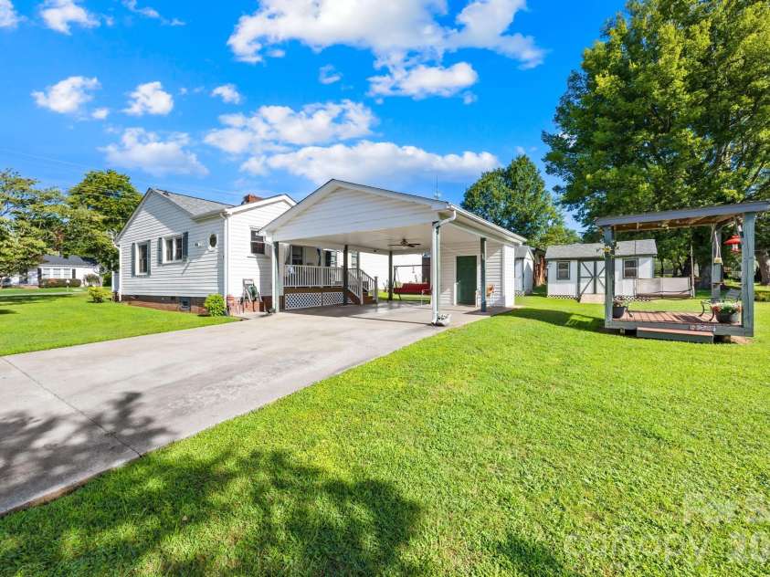 1000 Radio Road, Statesville, NC 28677.  MLS# CAR4408065, YatesRealty ID 45777. 