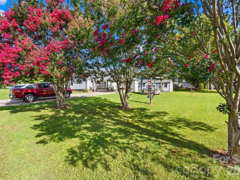 1000 Radio Road, Statesville, NC 28677.  MLS# CAR4408065, YatesRealty ID 45777. 