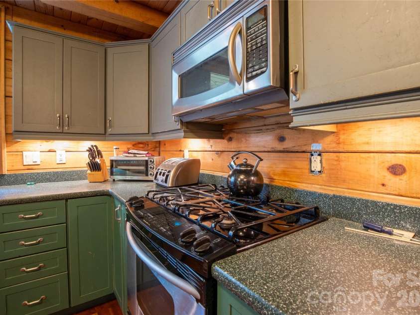400 Amber Drive, Bakersville, NC 28075.  MLS# CAR4413405, YatesRealty ID 45778. 