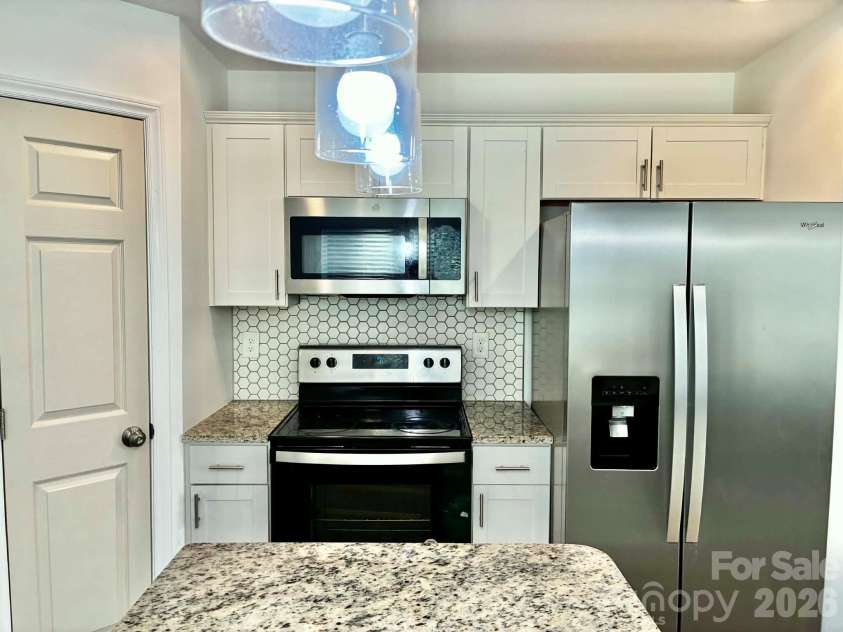 1096 12th Avenue, Hickory, NC 28601.  MLS# CAR4340721, YatesRealty ID 4578. Kitchen