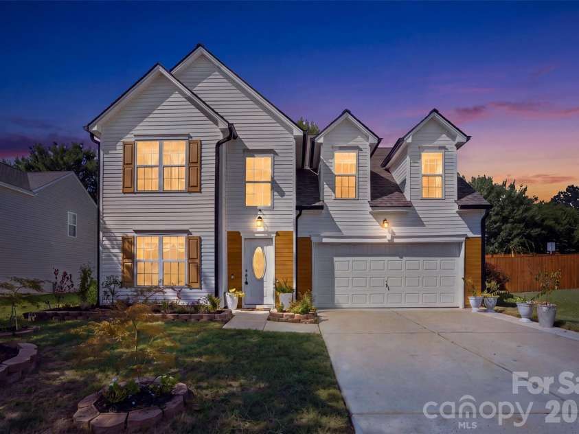 7204 Hidden Creek Drive, Charlotte, NC 28214.  MLS# CAR4416721, YatesRealty ID 45780. 