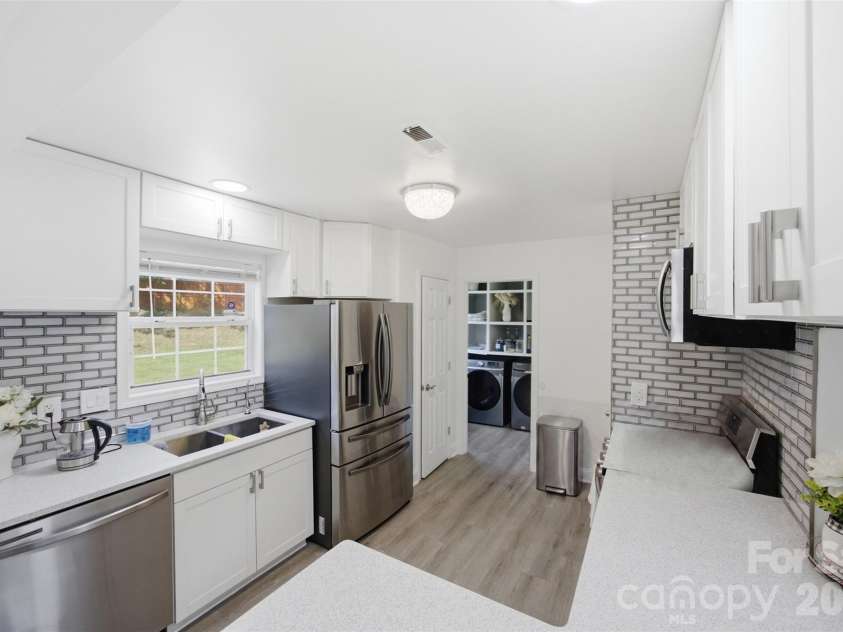 7204 Hidden Creek Drive, Charlotte, NC 28214.  MLS# CAR4416721, YatesRealty ID 45780. 