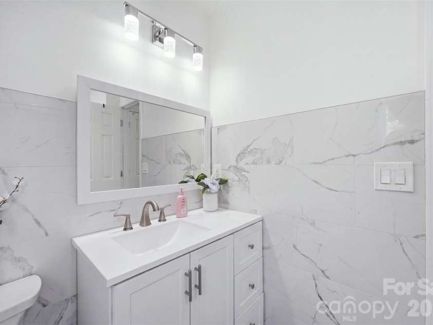 7204 Hidden Creek Drive, Charlotte, NC 28214.  MLS# CAR4416721, YatesRealty ID 45780. 
