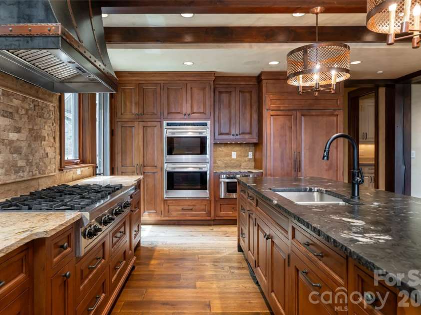 383 Eagle Ridge Road, Zirconia, NC 28790.  MLS# CAR4414334, YatesRealty ID 45781. Gourmet appliance suite highlighted by a 48