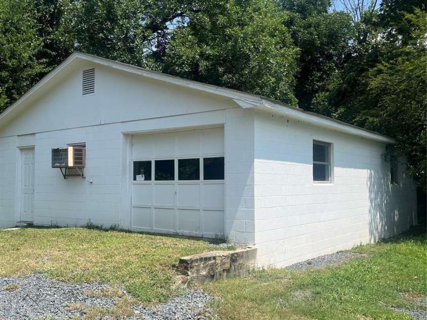 134 4th Street, Albemarle, NC 28001.  MLS# CAR4417097, YatesRealty ID 45782. 