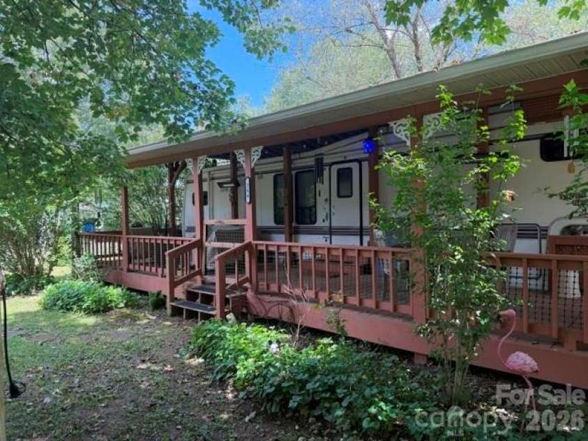 284 Aqua Vista Loop, Waynesville, NC 28786.  MLS# CAR4415824, YatesRealty ID 45787. 