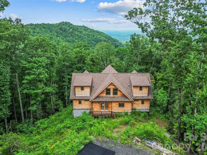 266 Potomac Falls Drive, Black Mountain, NC 28711.  MLS# CAR4404830, YatesRealty ID 45789. 