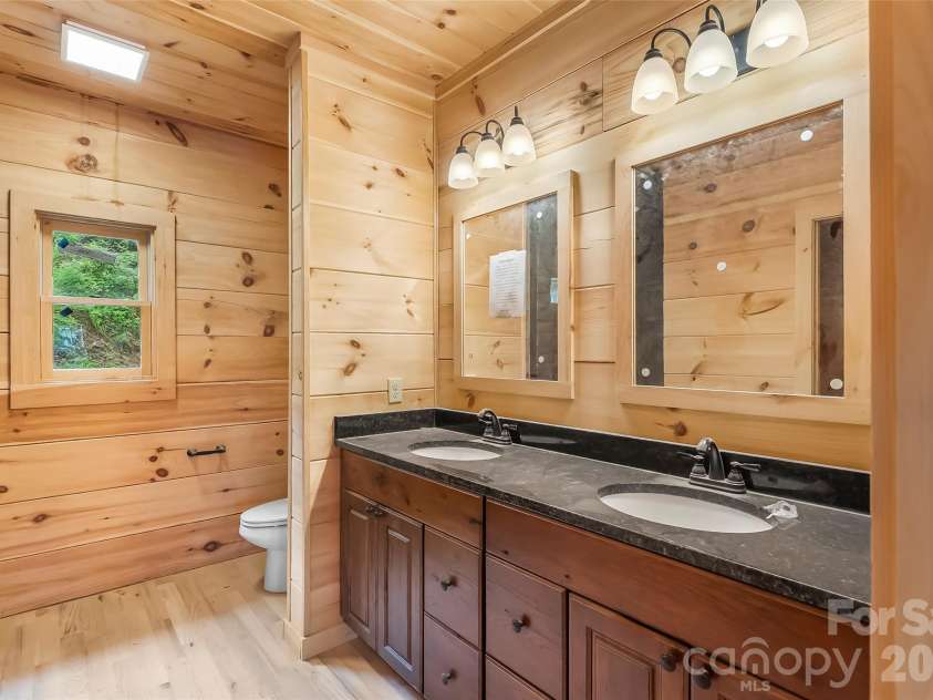 266 Potomac Falls Drive, Black Mountain, NC 28711.  MLS# CAR4404830, YatesRealty ID 45789. 