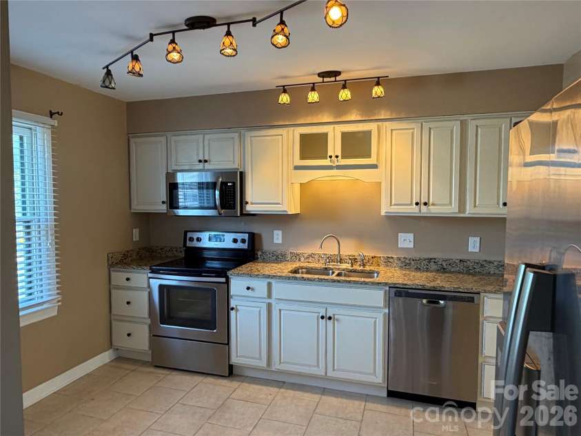 2705 Center Street, Hickory, NC 28601.  MLS# CAR4402144, YatesRealty ID 4579. 