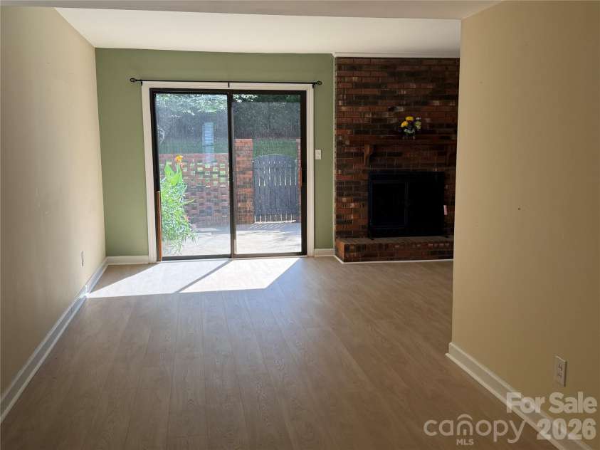 2705 Center Street, Hickory, NC 28601.  MLS# CAR4402144, YatesRealty ID 4579. 