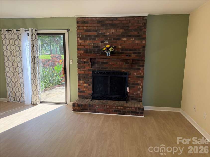 2705 Center Street, Hickory, NC 28601.  MLS# CAR4402144, YatesRealty ID 4579. 