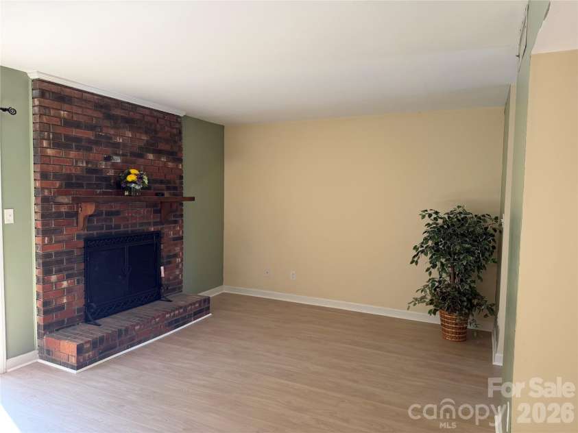 2705 Center Street, Hickory, NC 28601.  MLS# CAR4402144, YatesRealty ID 4579. 