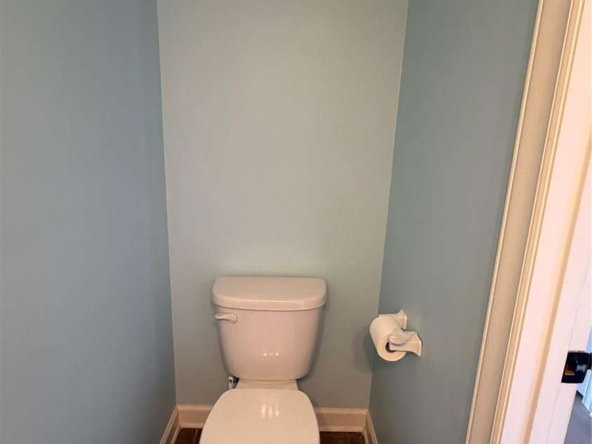 2705 Center Street, Hickory, NC 28601.  MLS# CAR4402144, YatesRealty ID 4579. 