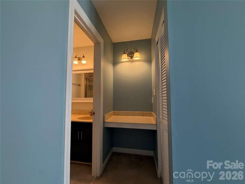 2705 Center Street, Hickory, NC 28601.  MLS# CAR4402144, YatesRealty ID 4579. 