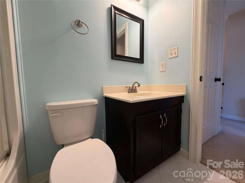 2705 Center Street, Hickory, NC 28601.  MLS# CAR4402144, YatesRealty ID 4579. 